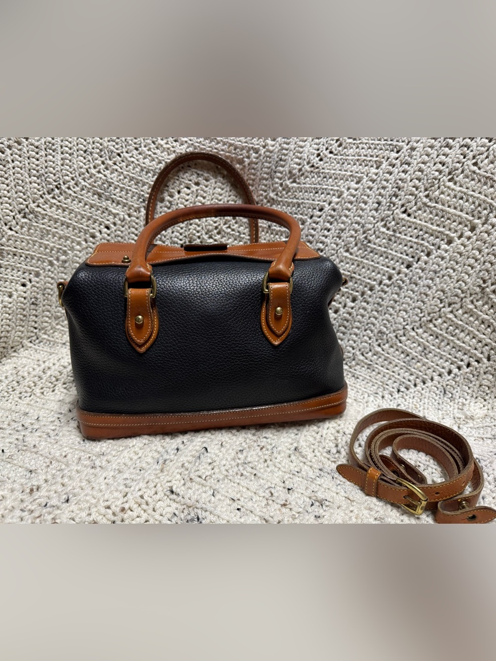 Vintage Dooney and Bourke Black Doctors Satchel - Picture 6 of 13